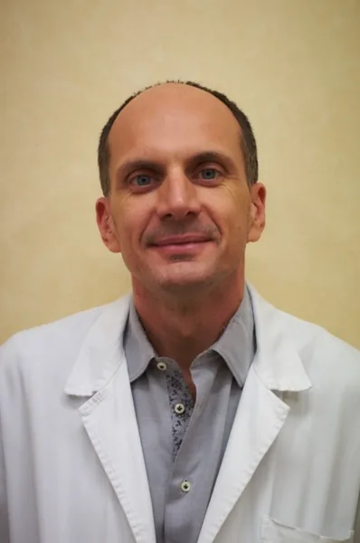 Dott. Gianclaudio Grandi durante l'attività didattica e clinica